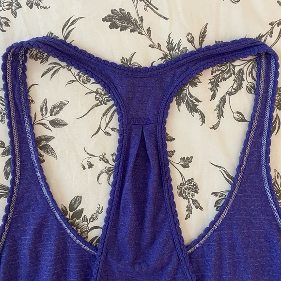 Lululemon racer back with scalloped hem - Picture 2 of 3